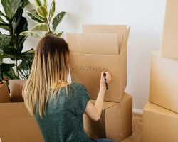 Teaserbild Umzugskartons beschriften