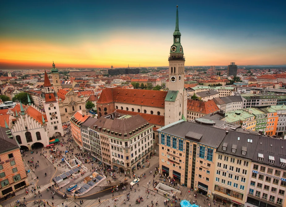 München Kirchturm, fotografiert beim USH Umzug