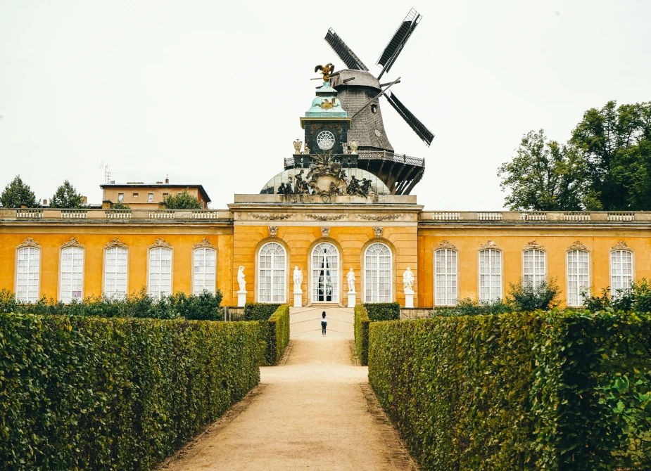 Potsdams alte Mühle, fotografiert beim USH Umzug
